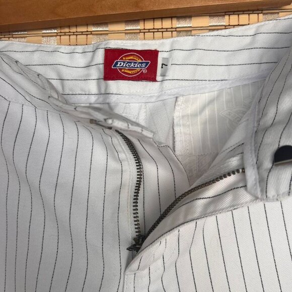 Lowrise Dickies white pinstripe trousers with zipper closure and back pockets - Picture 3 of 5